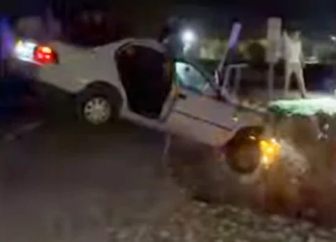 Yola Çıkan Köpek Otomobili Köprüde Asılı Bıraktı